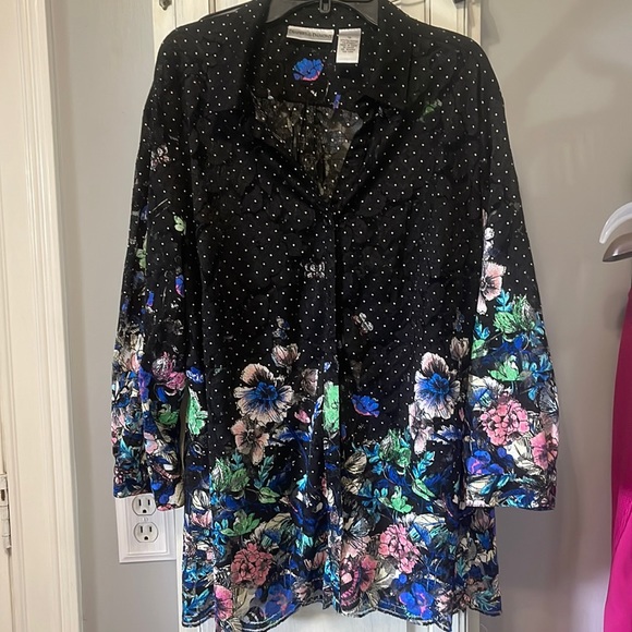 Tops - Black and white polka dot top Drapers and Damon’s brand